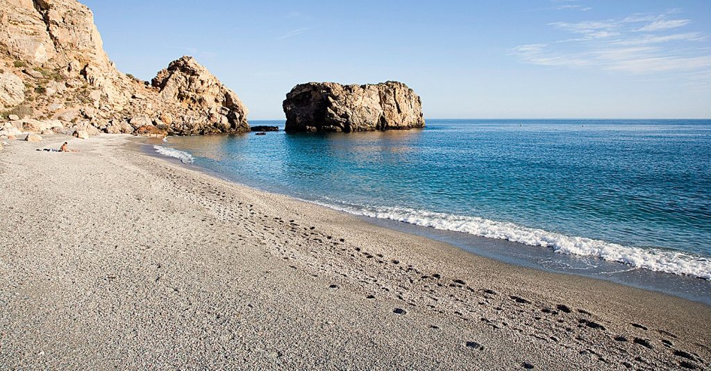Playa La Rijana. Magnifique plage en cirque avec une eau transparente.